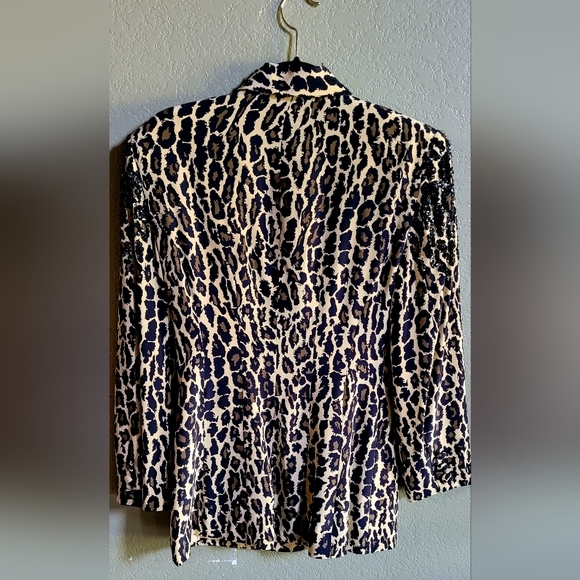Size 2 Vintage Designer Leopard double-breasted, lined silk sequenced jacket. - Picture 4 of 5